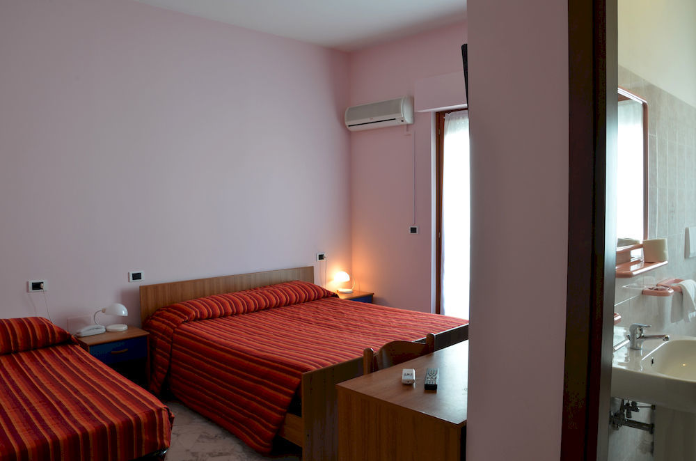 Hotel Roma Pineto Exterior foto